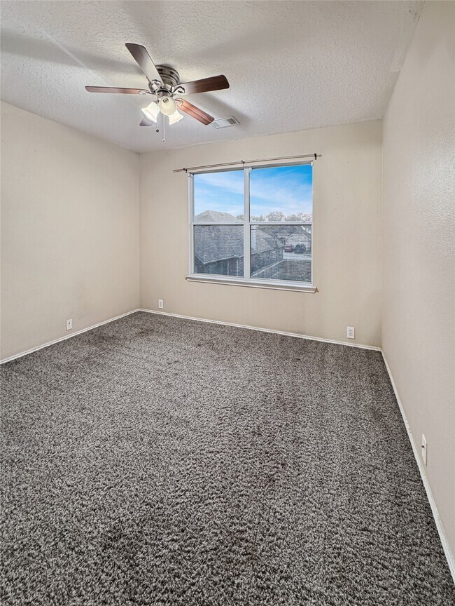 Building Photo - 18707 Woodbreeze Dr
