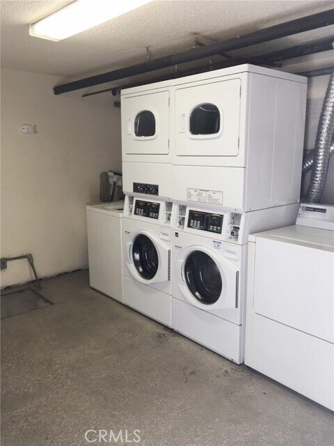 Building Photo - 4533 Colbath Ave