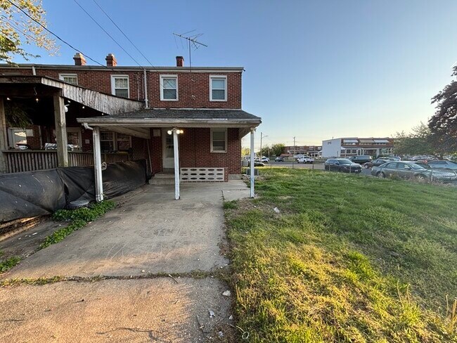 Building Photo - 3 bedroom 2 bathrooms