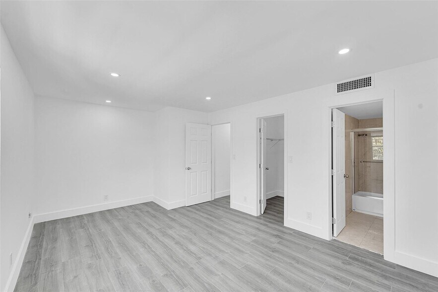 Building Photo - 2318 NE 7th St
