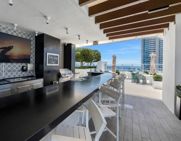 Building Photo - 1010 Brickell Ave