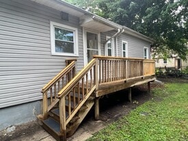 Building Photo - 142 Gallup St