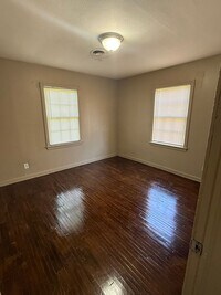 Building Photo - 3 Bedroom, 1 Bathroom Home for Rent