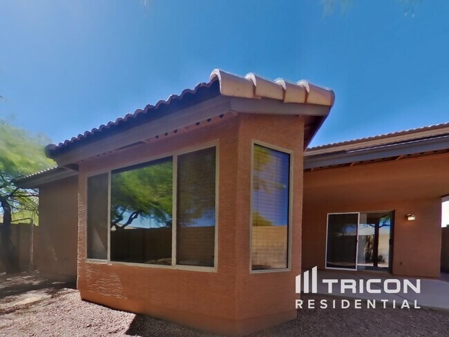 Building Photo - 3921 N 125th Dr