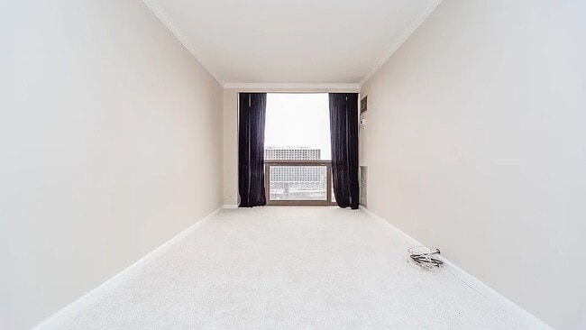 Building Photo - 4343 N Clarendon Ave