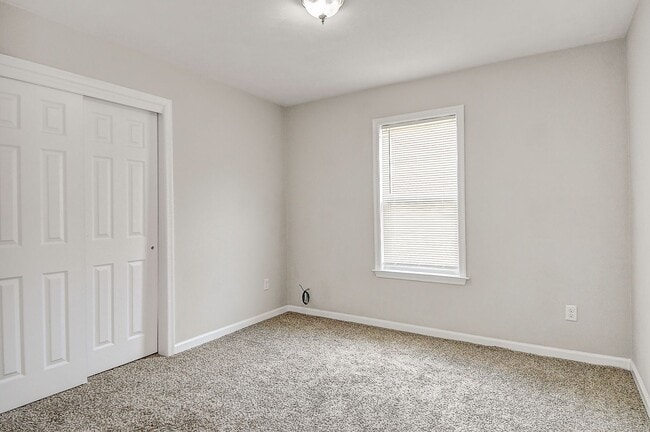 Building Photo - HOUSE FOR RENT