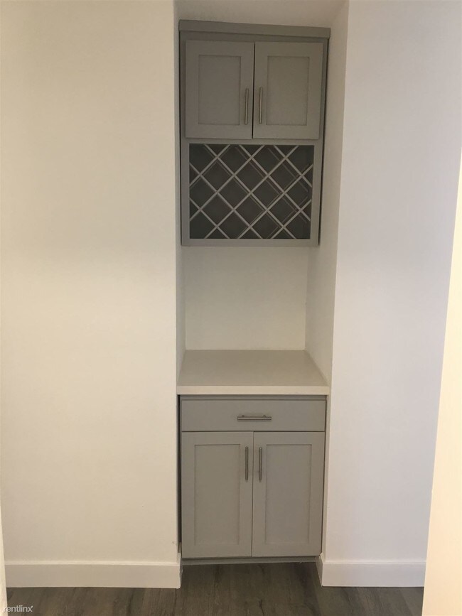 Building Photo - 1320 N Sierra Bonita Ave