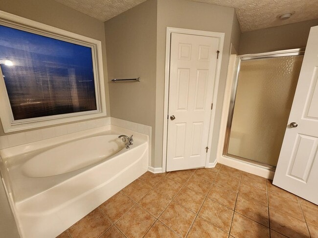 Building Photo - 3 Bedrooms 2 Baths 2 Car Garage - North Co...