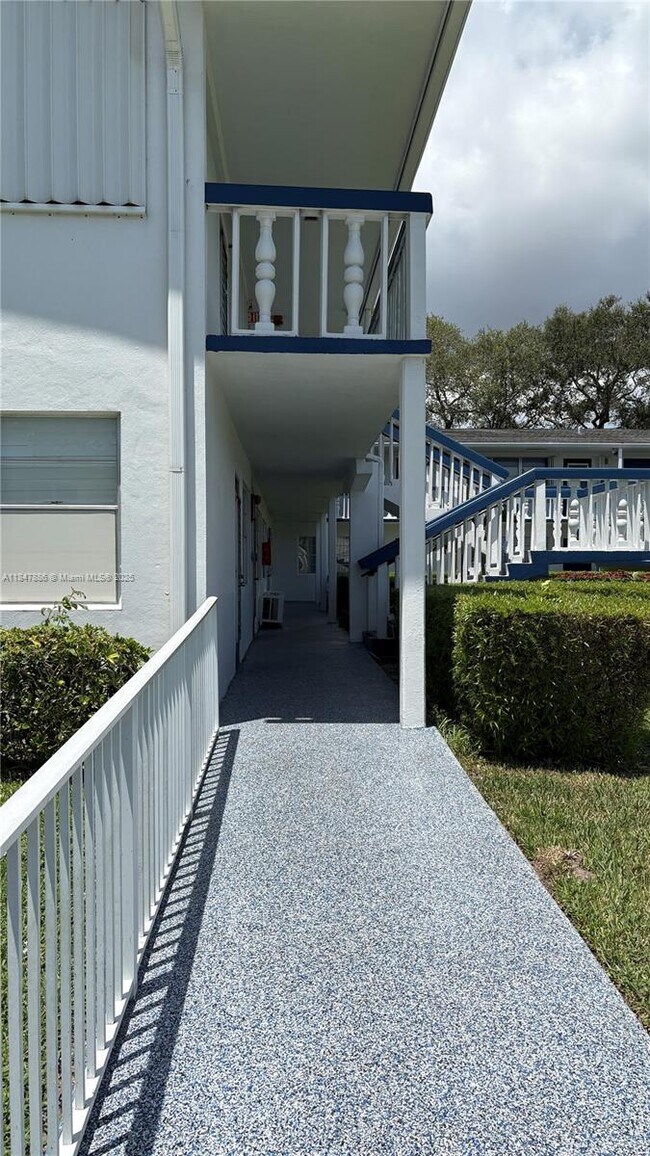 Building Photo - 98 Westbury E