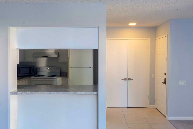 Building Photo - 2017 Normandy Ct