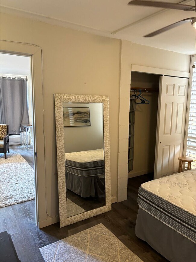 Building Photo - AVAILABLE NOW. Electric included. Furnishe...