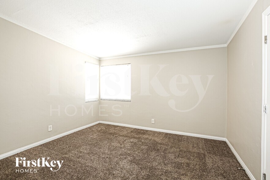 Building Photo - 2317 Hassett Ave