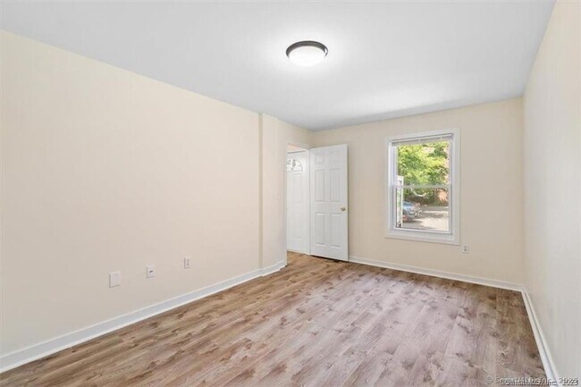 Building Photo - 86 Howe St