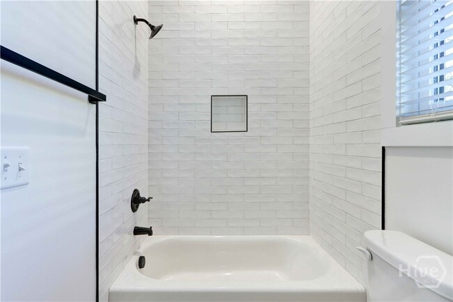 Building Photo - 222 W 39th St