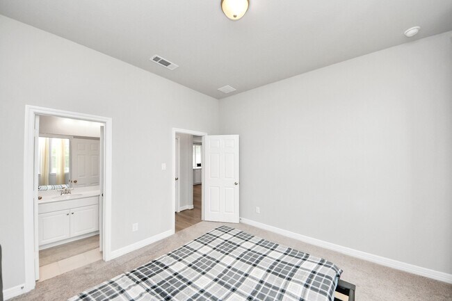 Building Photo - 2830 Tumlinson Dr