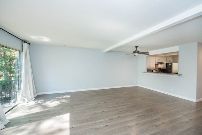 Building Photo - Huntington Beach Townhome