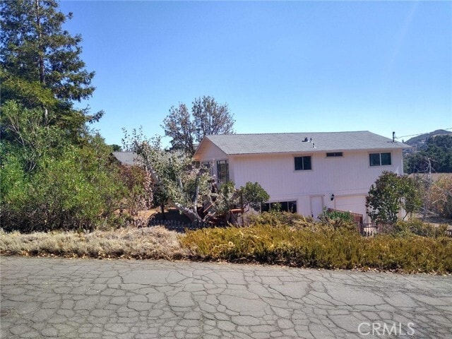 Building Photo - 9247 Fairway Dr