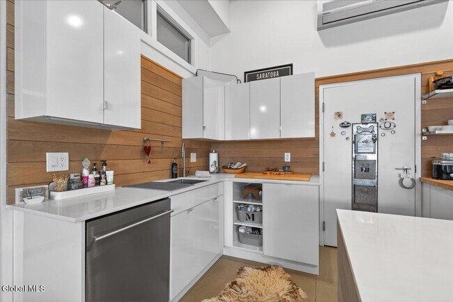 Building Photo - 5 Swanner Ln