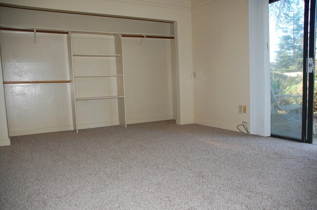 Building Photo - Great 1 bedroom 1 bathroom cottage on wood...