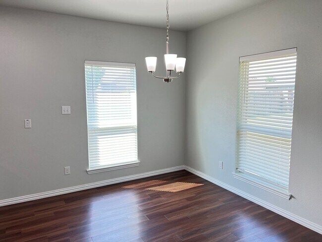 Building Photo - Lovely home for rent in Ennis, TX!