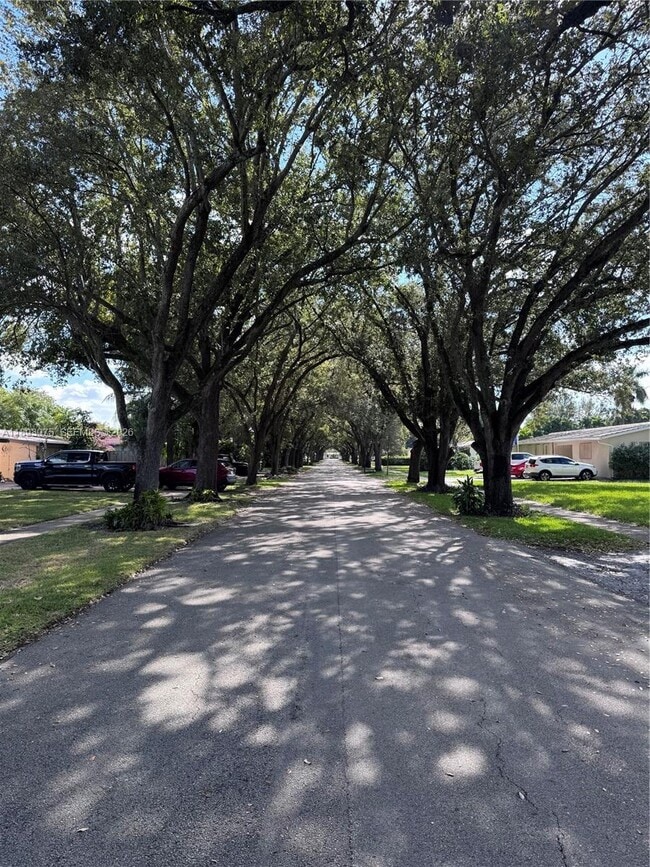 Building Photo - 740 Beachwood Ln