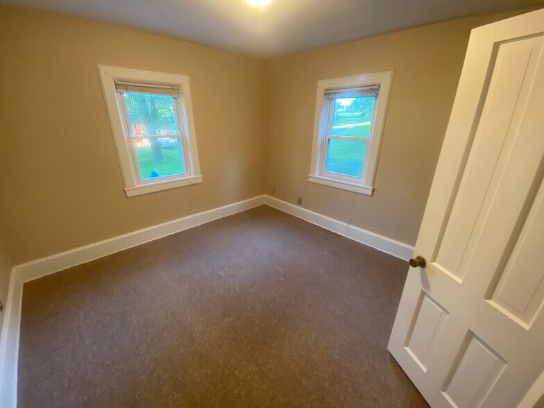 Building Photo - 6427 Chippewa Rd