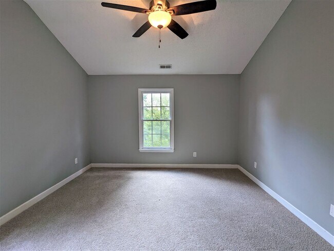 Building Photo - 4320 Willow Lake Rd
