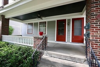 Building Photo - Beautiful 2BR 1BA unit w/ Covered Porch in Downtown Liberty