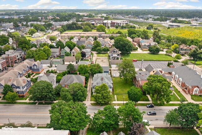 Building Photo - 1531 N College Ave