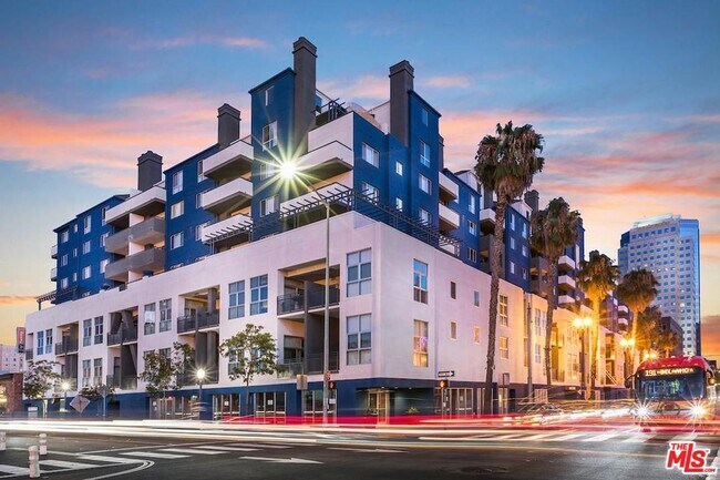 Building Photo - 245 Pine Ave