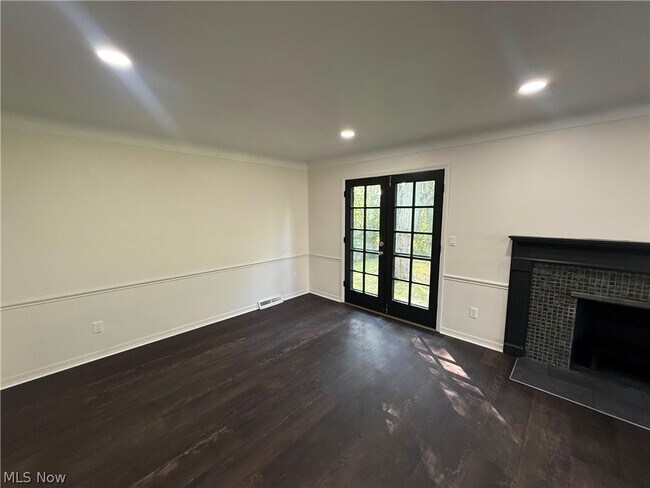 Building Photo - 6939 Highland Dr