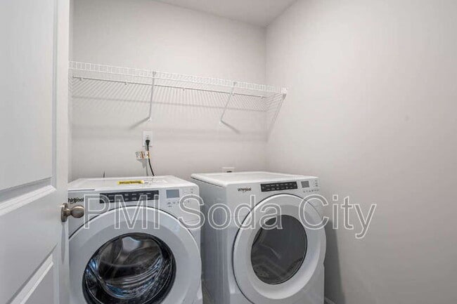 Building Photo - 626 Quartz Ln