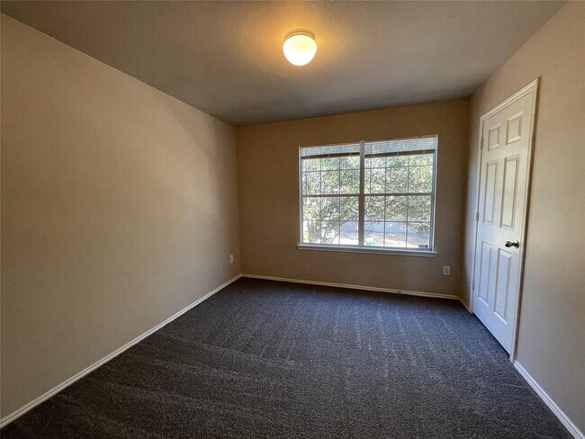 Building Photo - 6119 Yorktown Meadow Ln