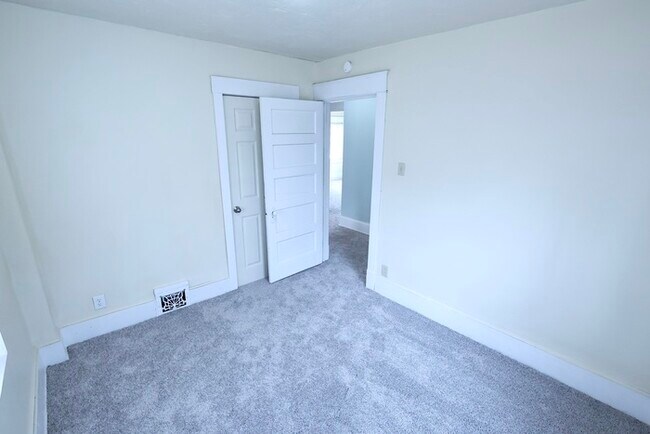 Building Photo - 555 Brittain Rd