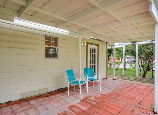 Building Photo - 707 Sprucewood Ln