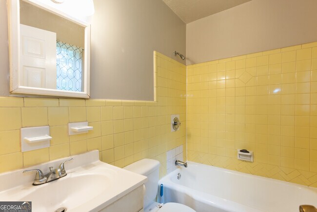 Building Photo - 3172 Humphries Dr SE
