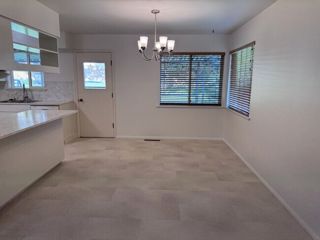 Building Photo - 950 Taney Ln