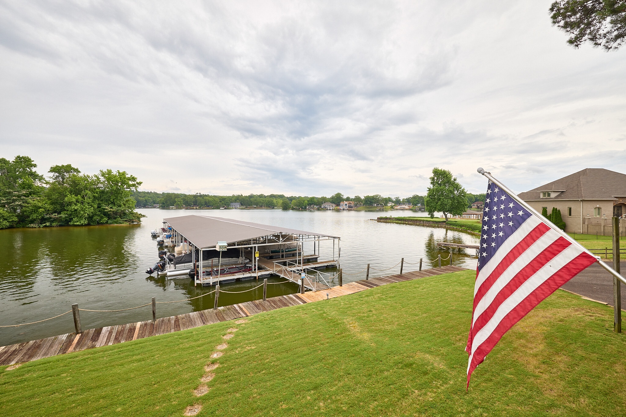 Building Photo - 400 Farr Shores Dr