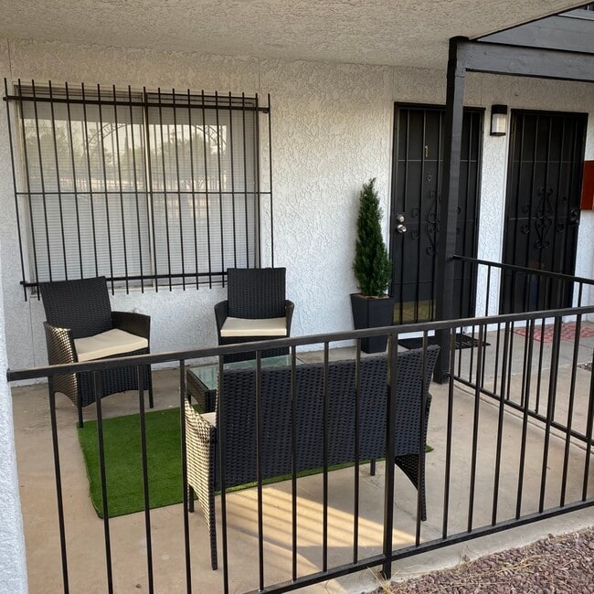 Lovely Sitting areas / Patio - 1125 N 7th Ave