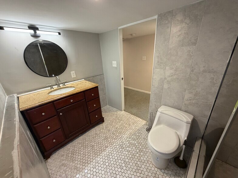 Building Photo - 4123 N Narragansett Ave