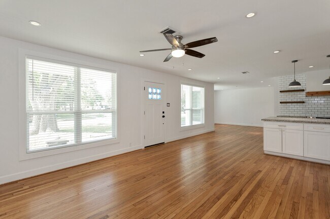 Building Photo - 1834 Norcrest Dr