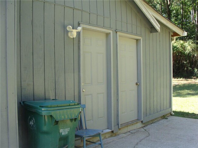 Building Photo - 2331 Newgate Dr
