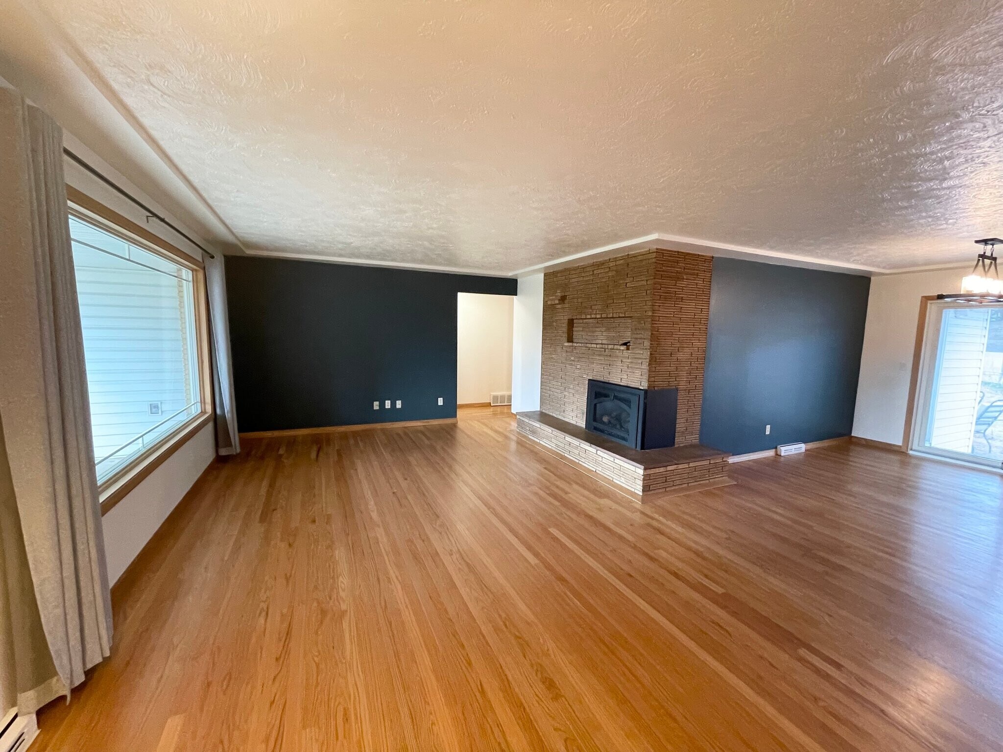 Building Photo - 3332 W Elmhurst Ave