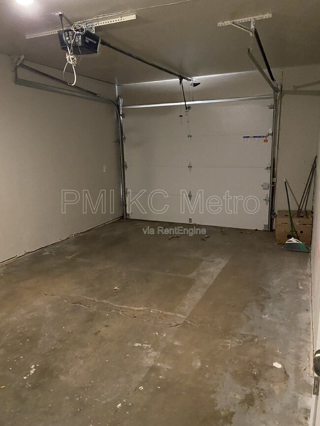 Building Photo - 1508 E Leona St