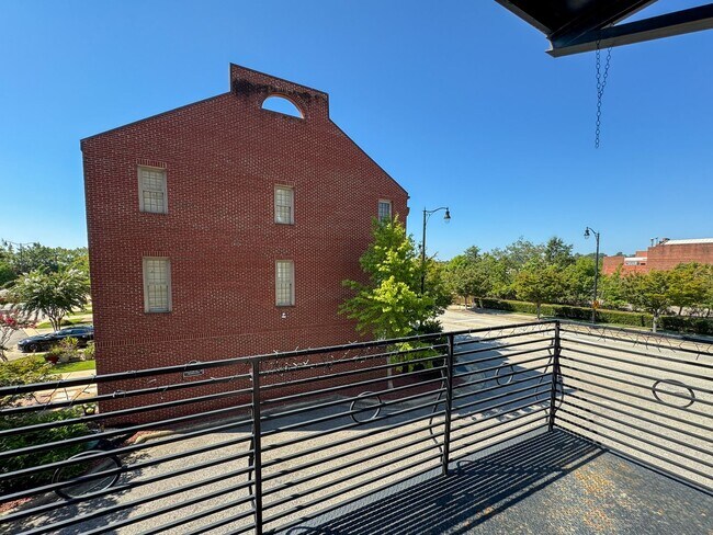 Building Photo - 325 Hay St