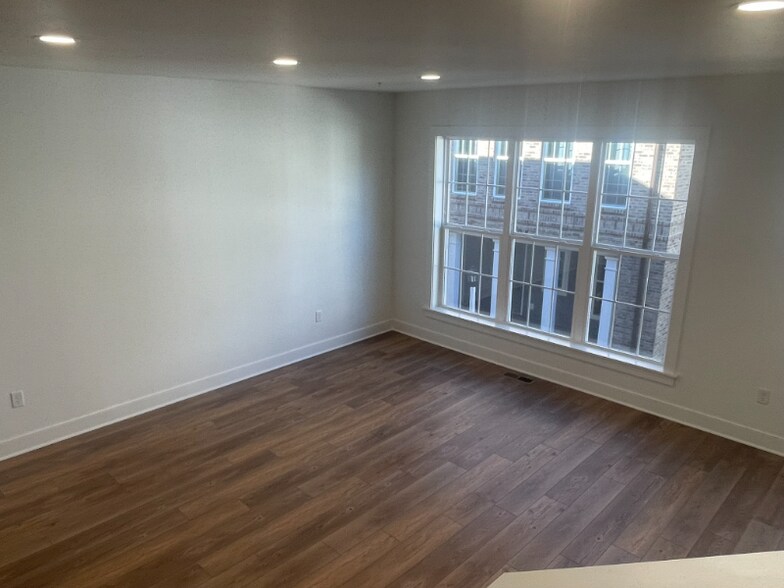 Building Photo - 305 Frederick Wy