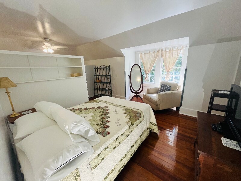 Building Photo - 1124 NW 4th St