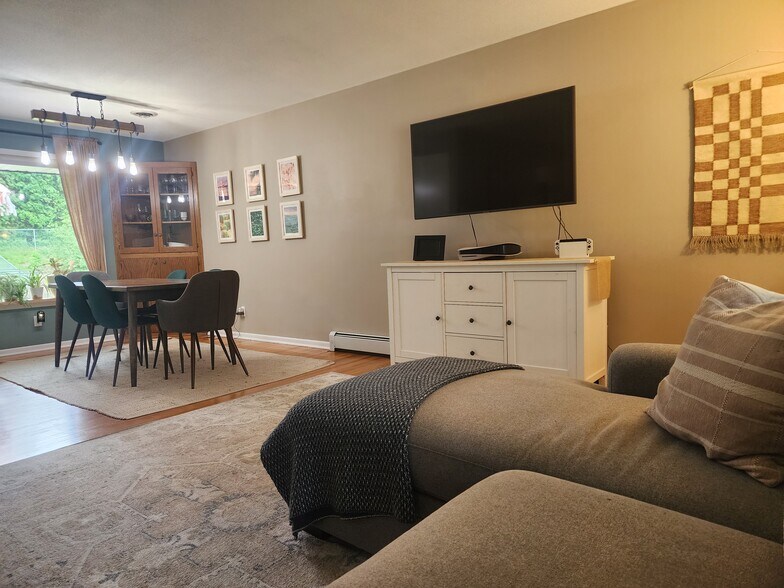 Living/Dining Room - 2816 Fernwood St