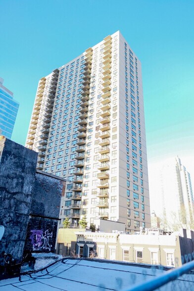 Building Photo - 324 E 75th St