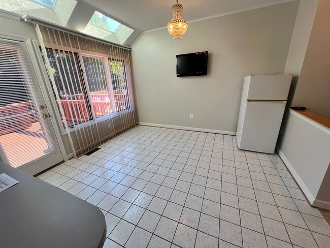 Building Photo - Spacious 4-Bedroom, 3.5-Bath Row House wit...